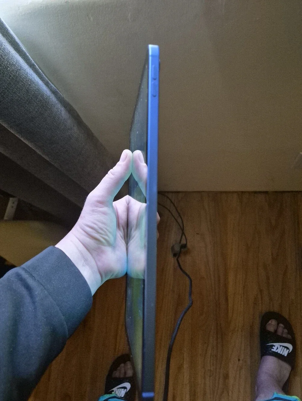 Apple iPad Mini in Blue - Compact High-Resolution Tablet